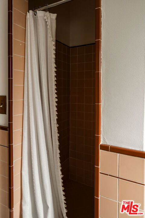 14321 Valerio Street