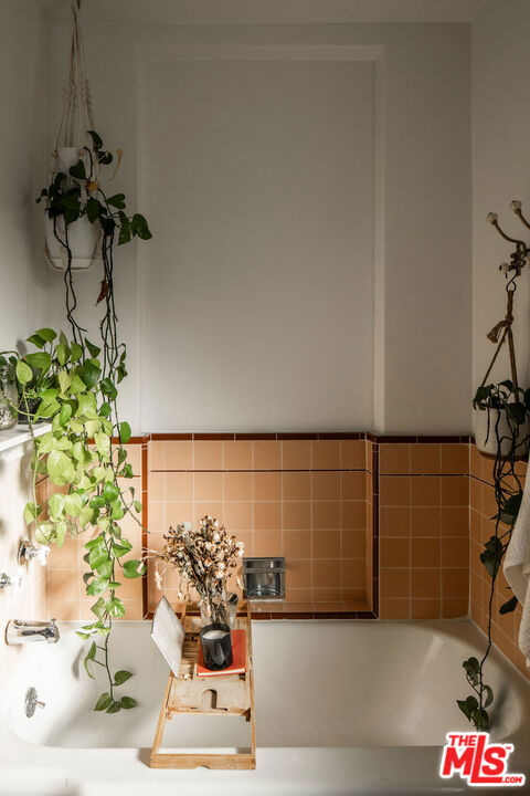 14321 Valerio Street