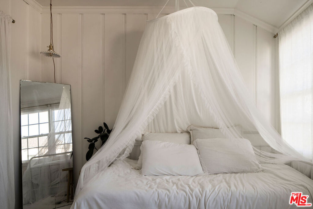 14321 Valerio Street