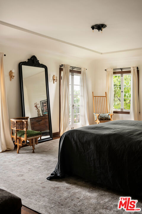 4918 Angeles Vista Boulevard