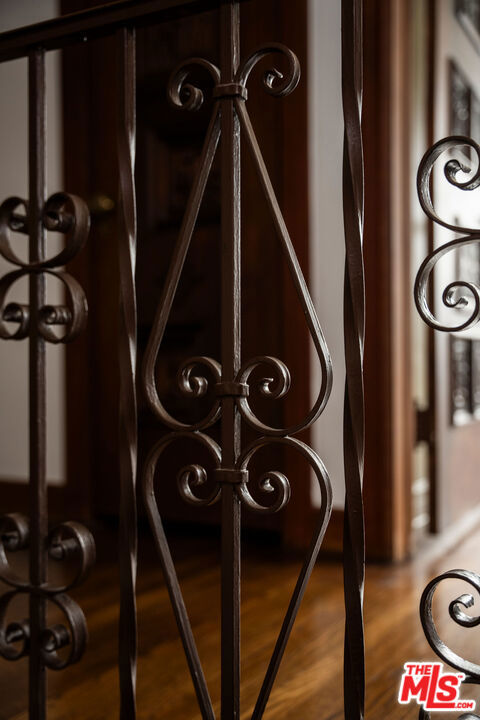 4918 Angeles Vista Boulevard