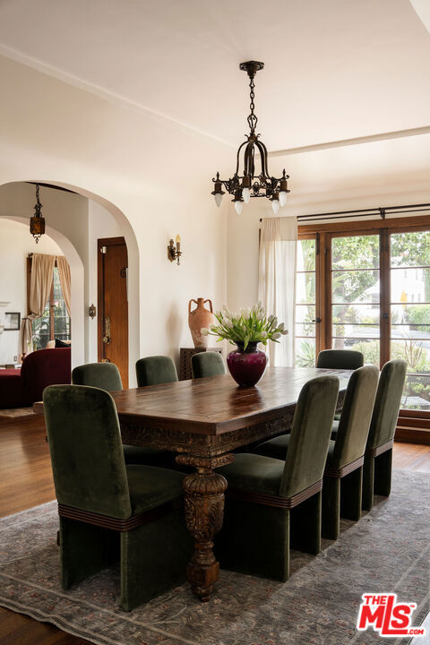 4918 Angeles Vista Boulevard