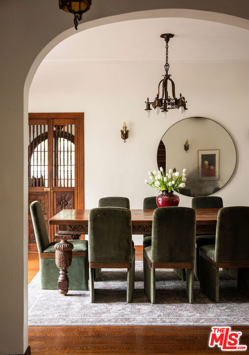 4918 Angeles Vista Boulevard