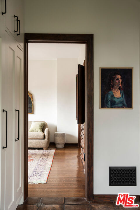 4918 Angeles Vista Boulevard