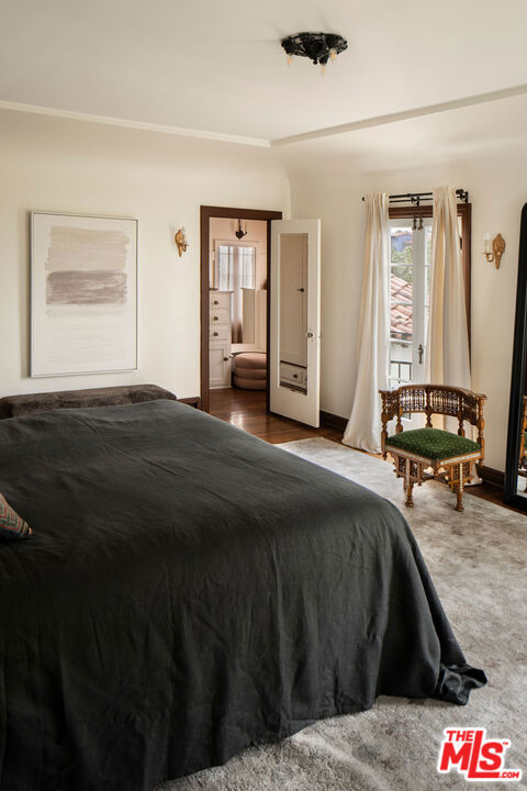 4918 Angeles Vista Boulevard