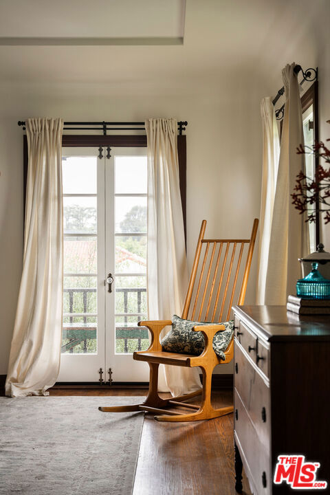 4918 Angeles Vista Boulevard