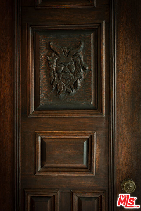 4918 Angeles Vista Boulevard