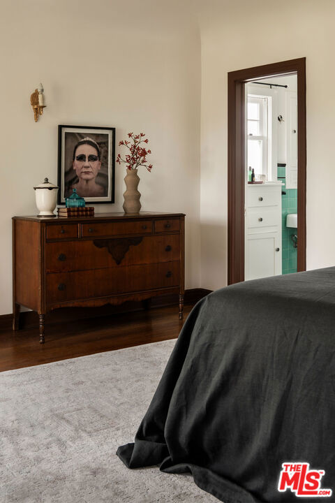 4918 Angeles Vista Boulevard