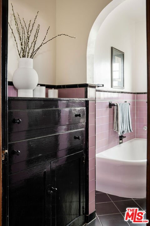 4918 Angeles Vista Boulevard