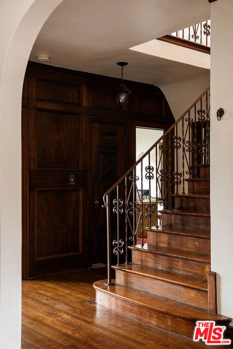 4918 Angeles Vista Boulevard