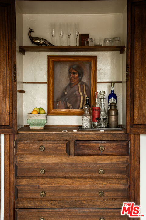 4918 Angeles Vista Boulevard