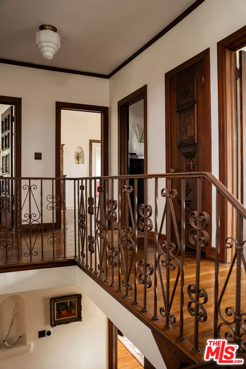 4918 Angeles Vista Boulevard