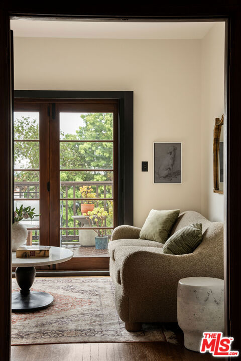 4918 Angeles Vista Boulevard