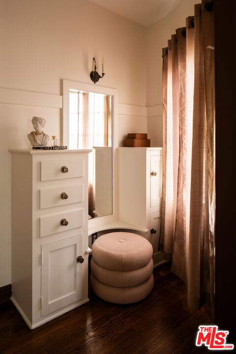 4918 Angeles Vista Boulevard