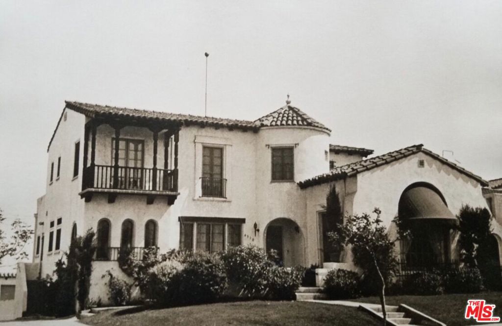 4918 Angeles Vista Boulevard