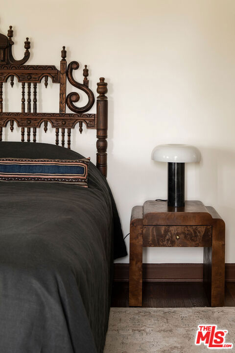 4918 Angeles Vista Boulevard