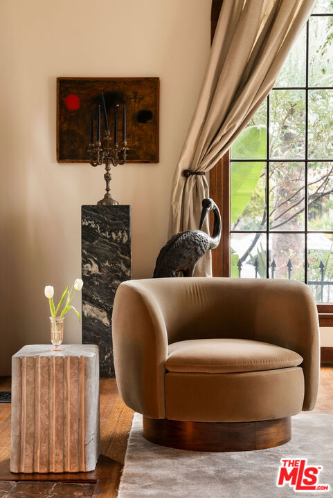 4918 Angeles Vista Boulevard