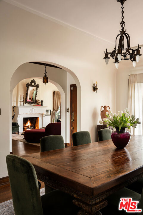 4918 Angeles Vista Boulevard