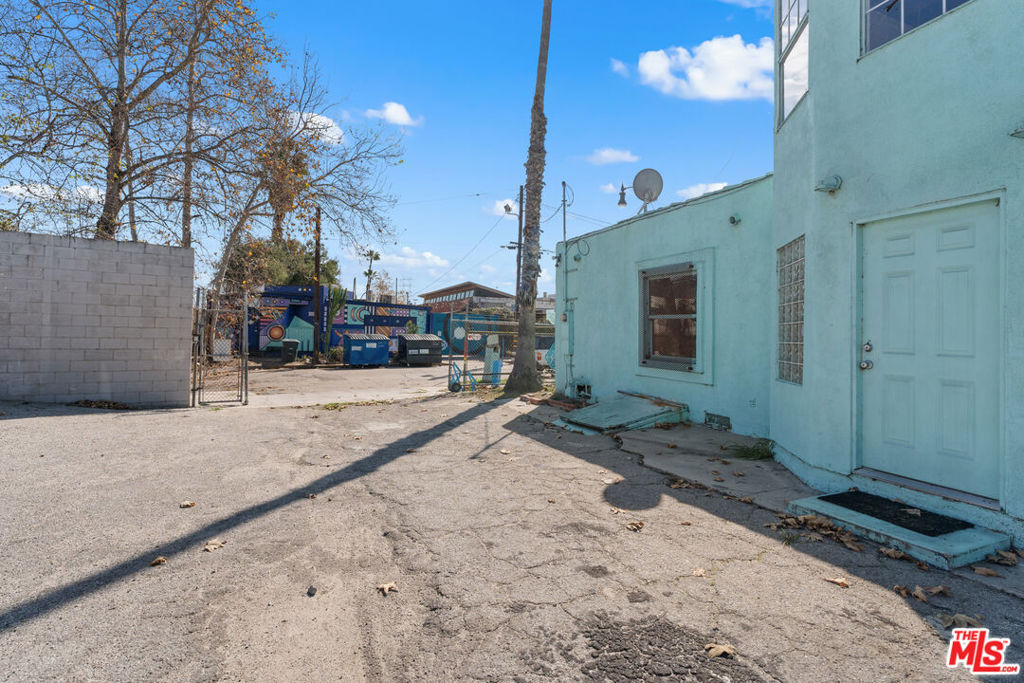 3051 N Coolidge Avenue