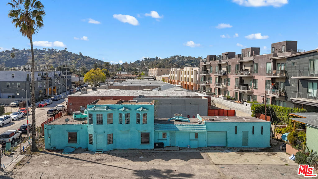 3051 N Coolidge Avenue