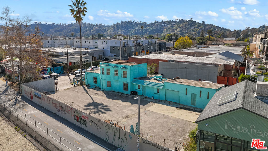 3051 N Coolidge Avenue