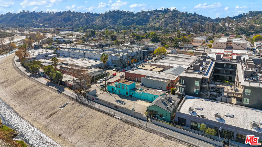 3051 N Coolidge Avenue