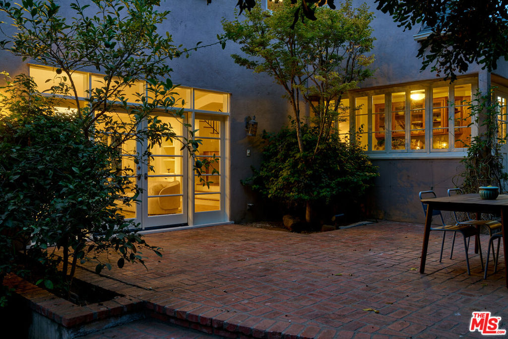 1990 Rose Villa Street