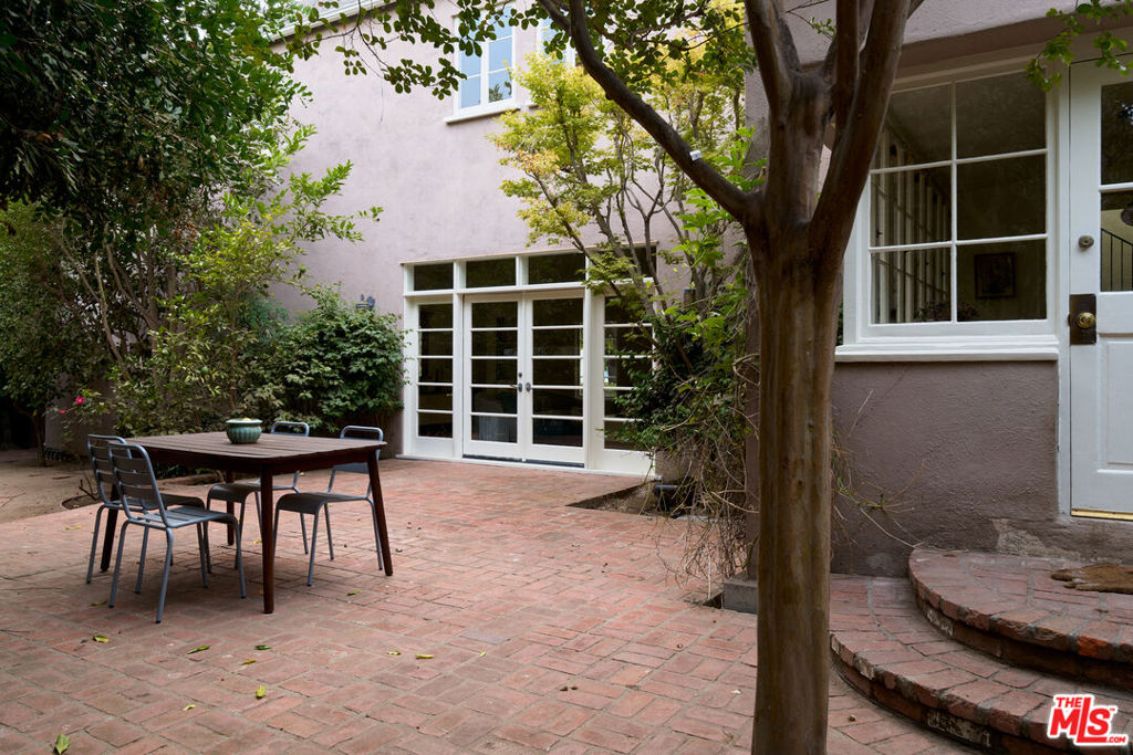 1990 Rose Villa Street