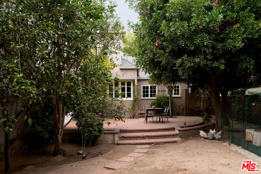 1990 Rose Villa Street