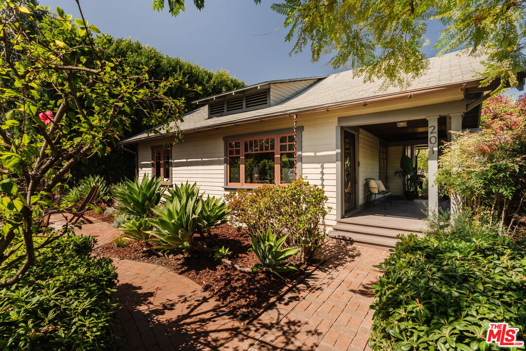 201 N Avenue 52
