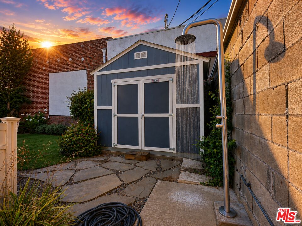 713 Bay St