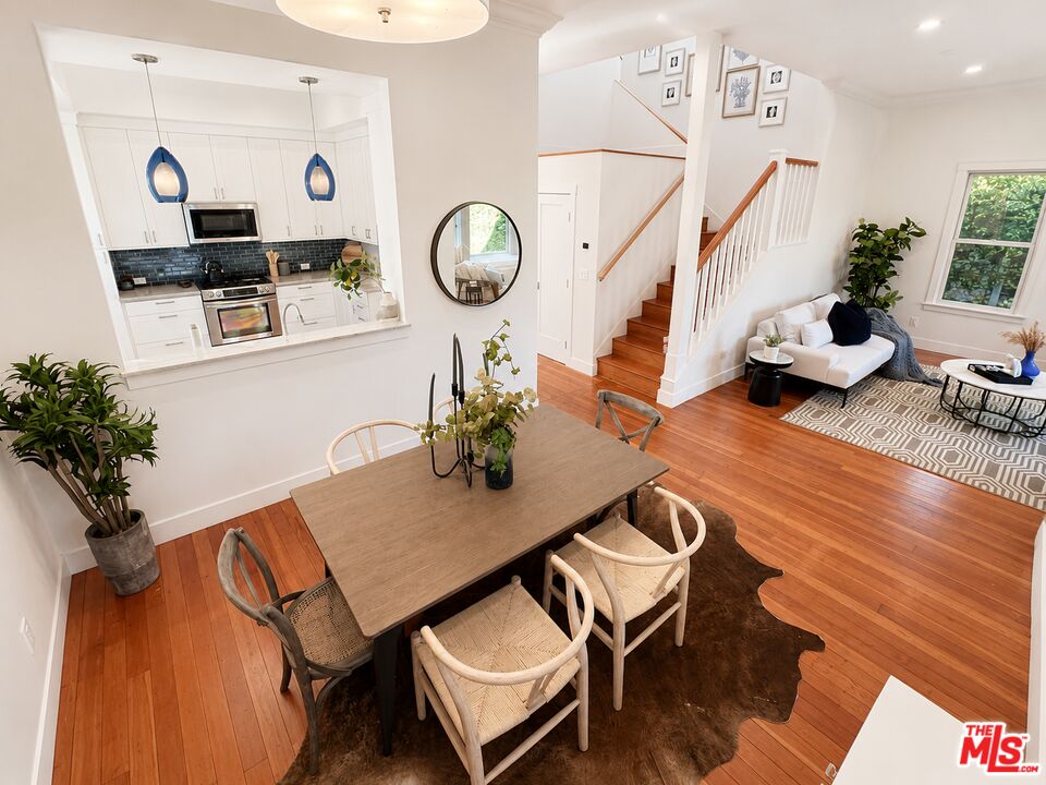 713 Bay St