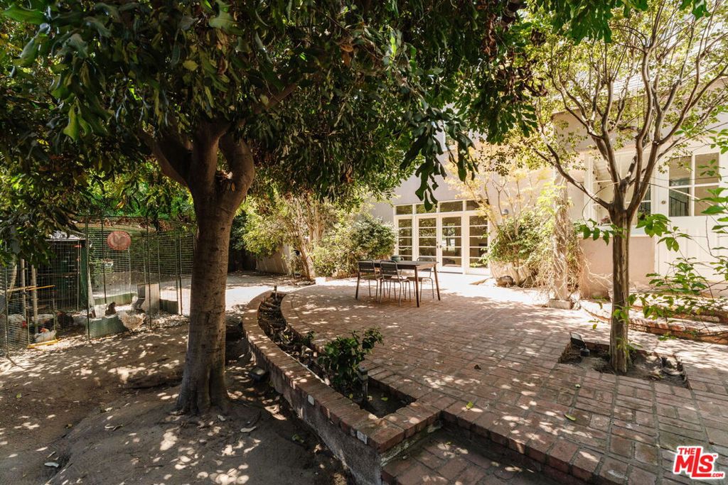 1990 Rose Villa Street
