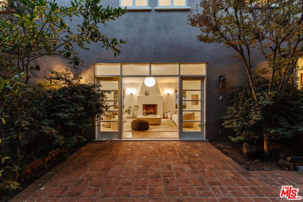1990 Rose Villa Street