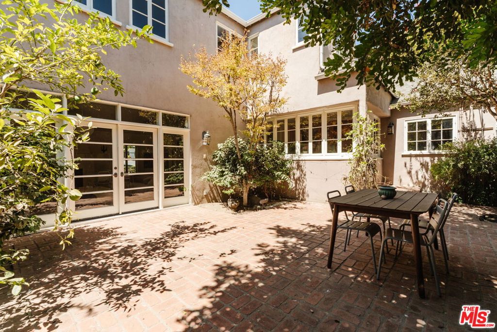 1990 Rose Villa Street