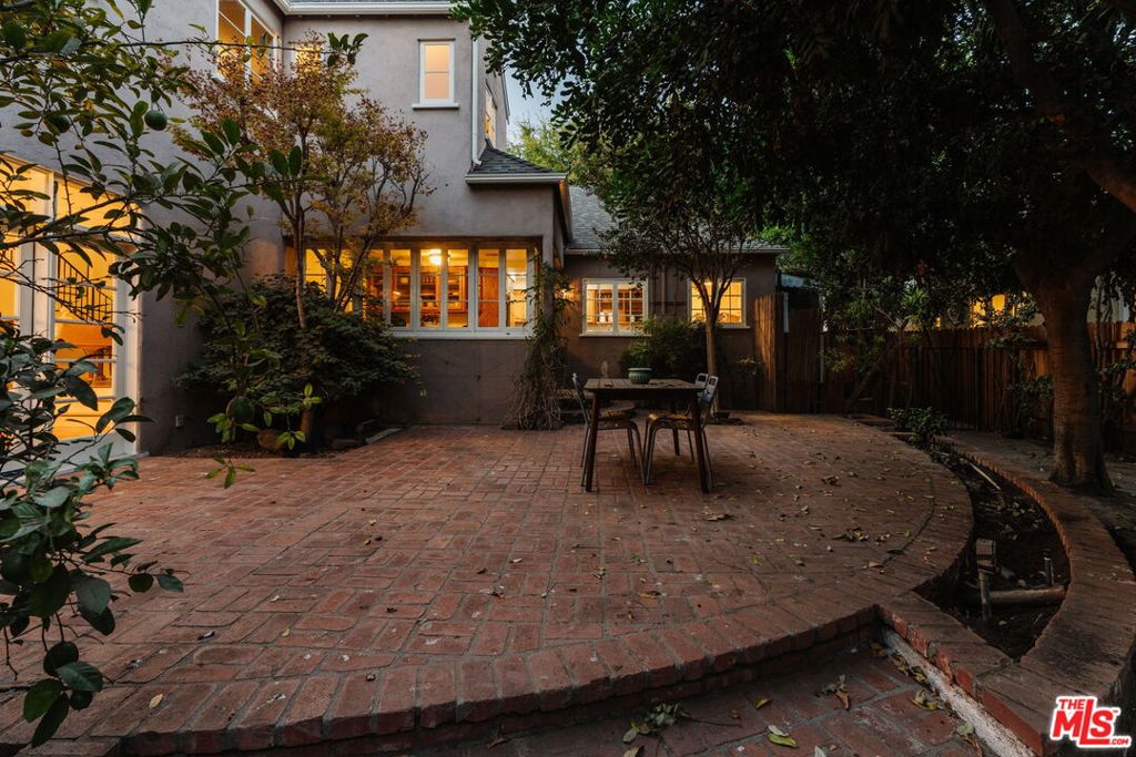 1990 Rose Villa Street