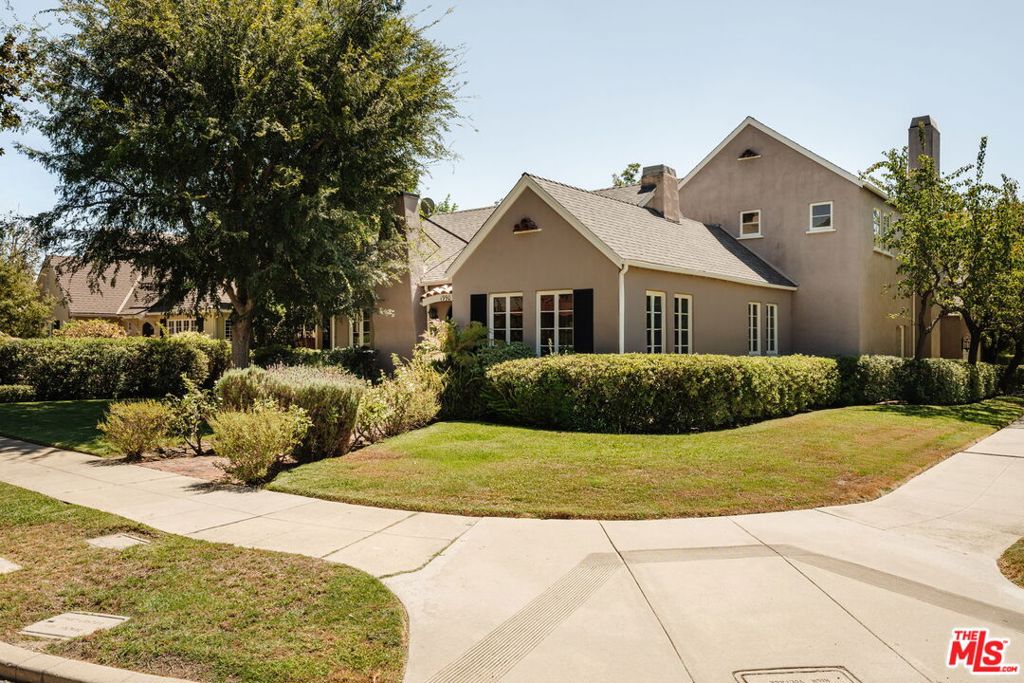 1990 Rose Villa Street
