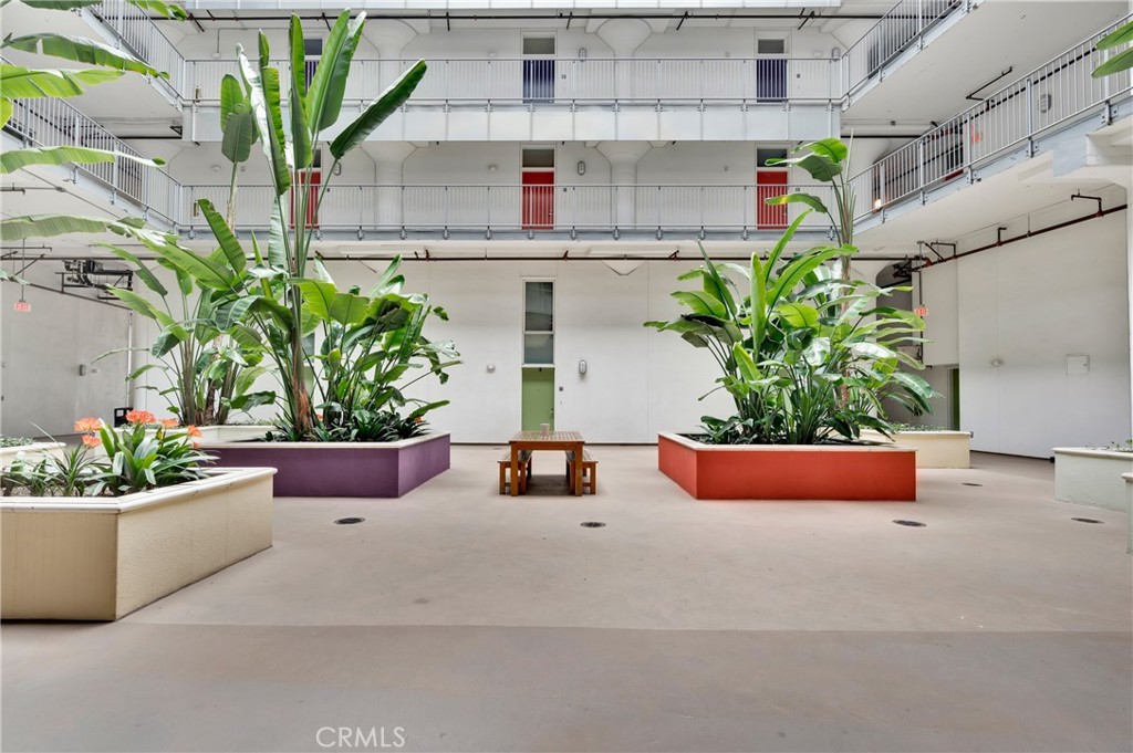 200 N San Fernando 119