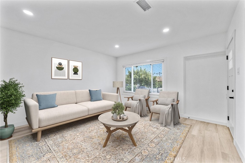 4412 S Gramercy Place