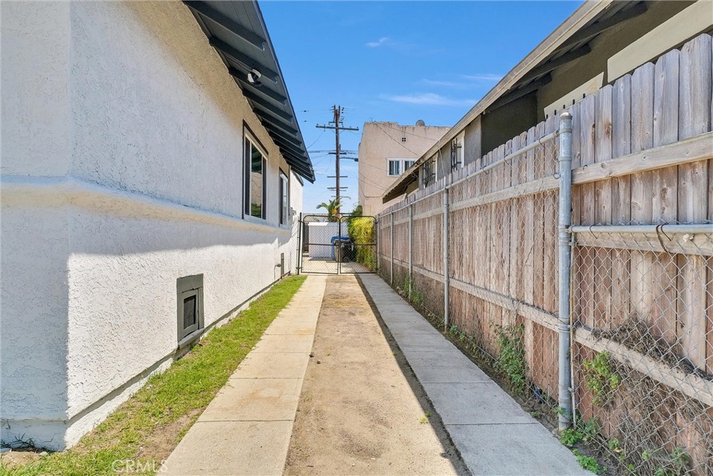 4412 S Gramercy Place