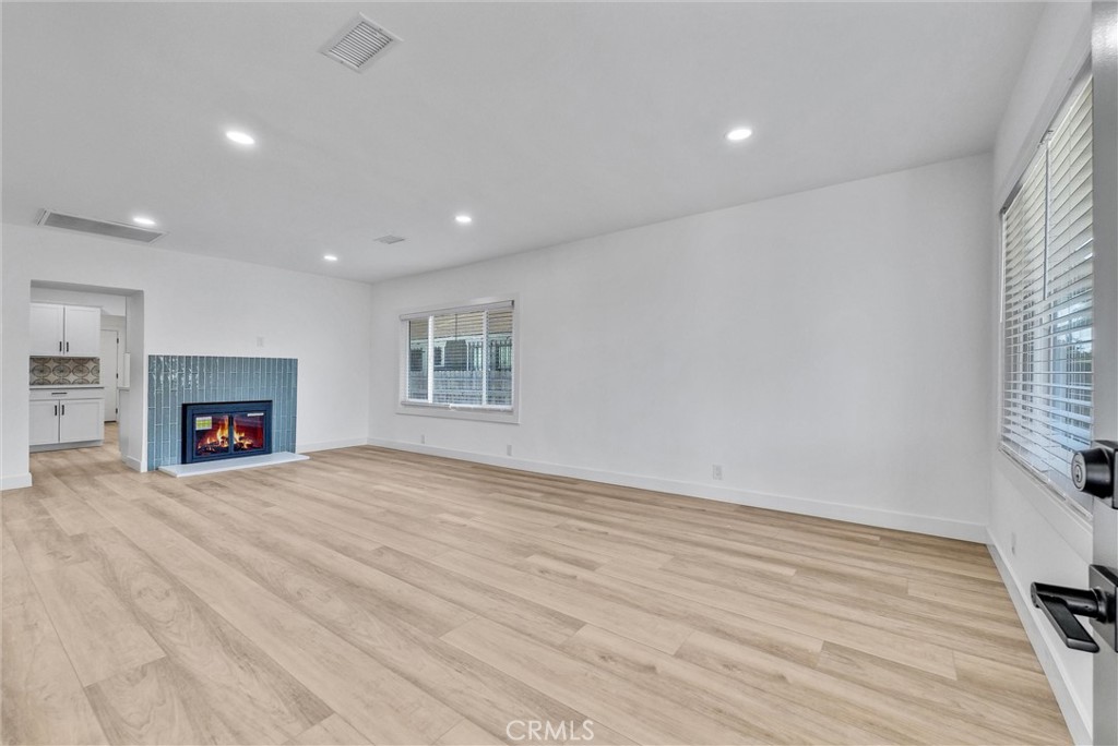 4412 S Gramercy Place