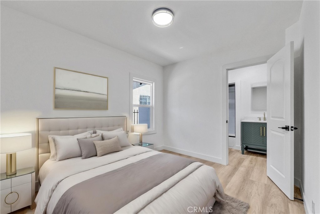 4412 S Gramercy Place