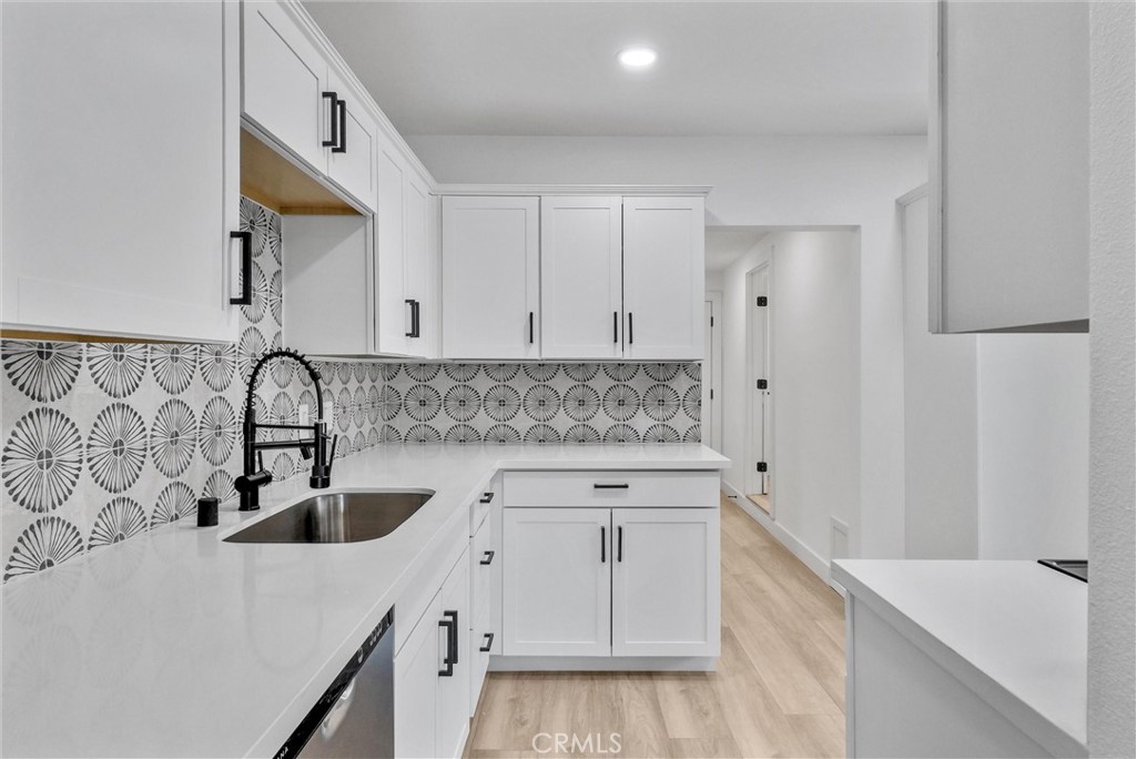 4412 S Gramercy Place