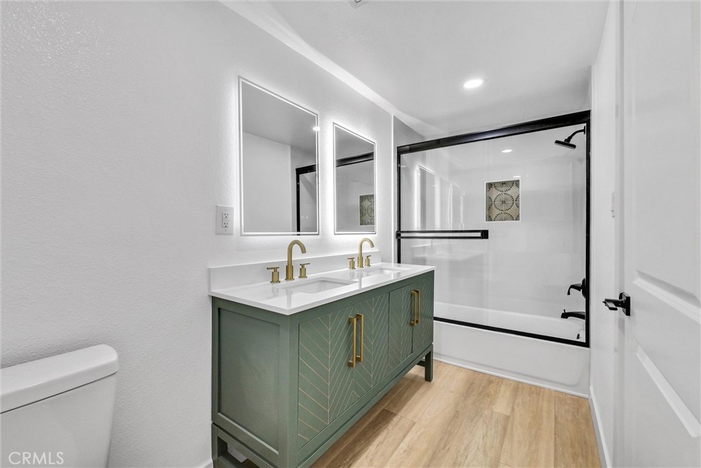 4412 S Gramercy Place