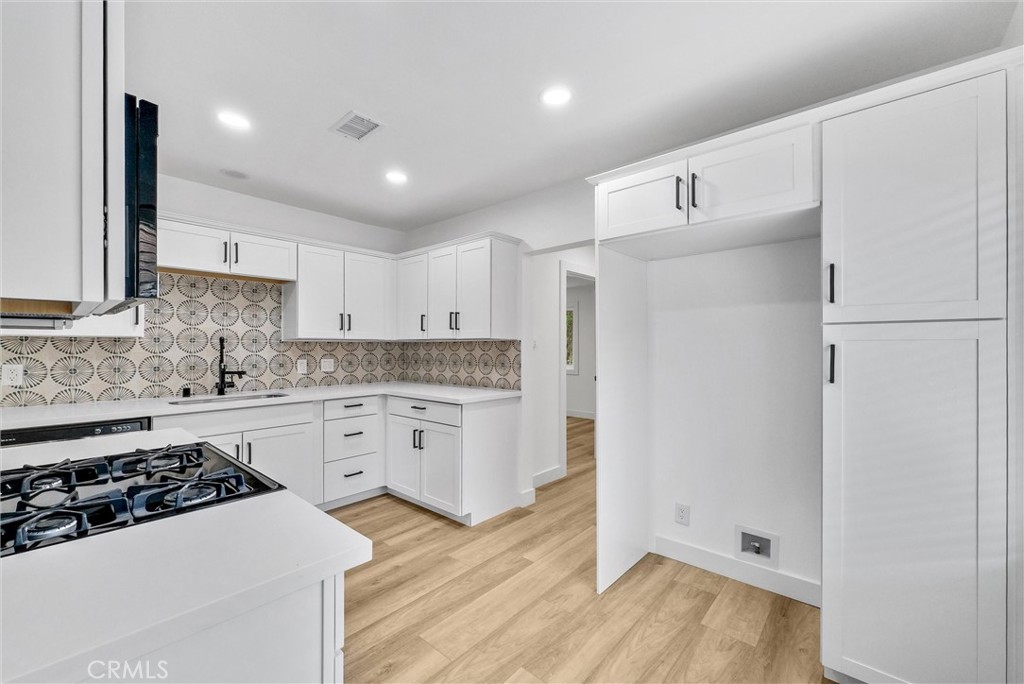 4412 S Gramercy Place