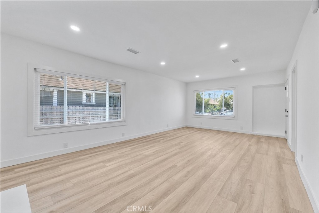 4412 S Gramercy Place