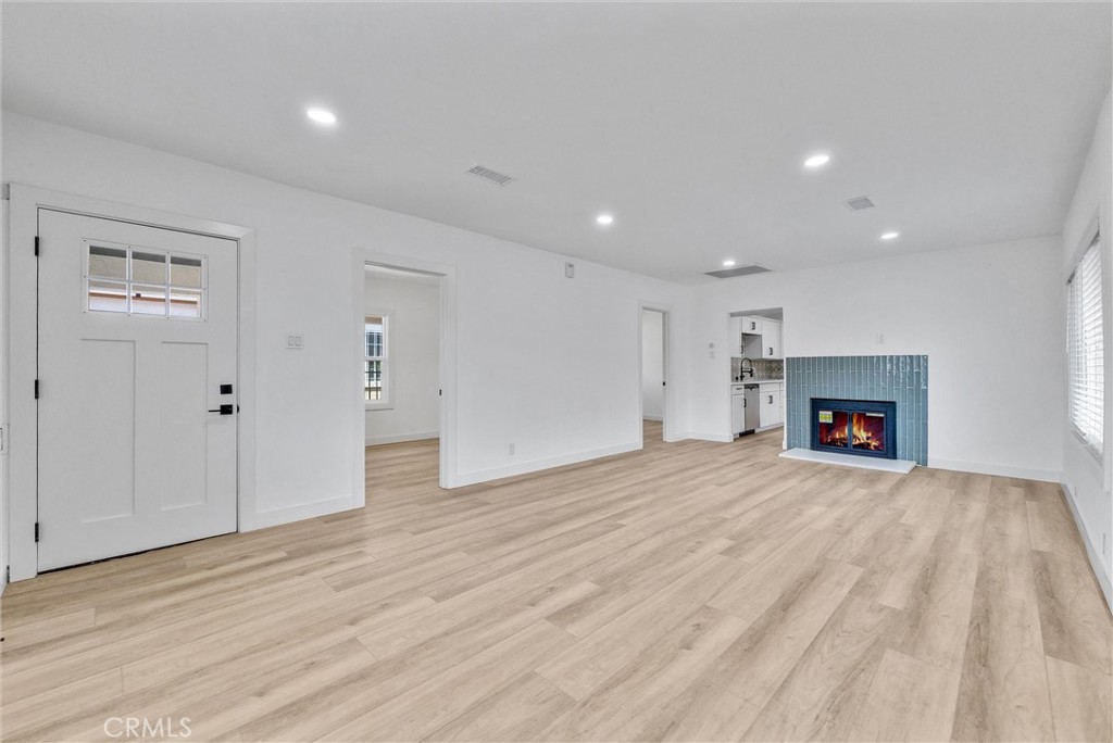 4412 S Gramercy Place