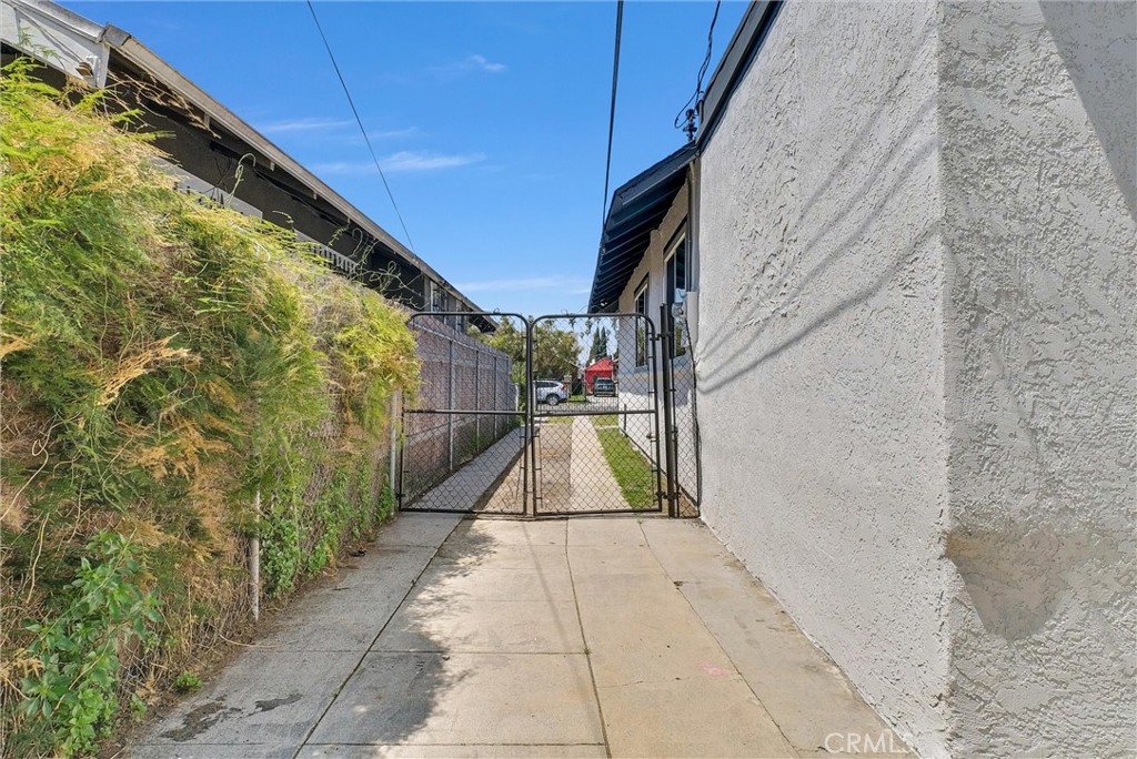 4412 S Gramercy Place