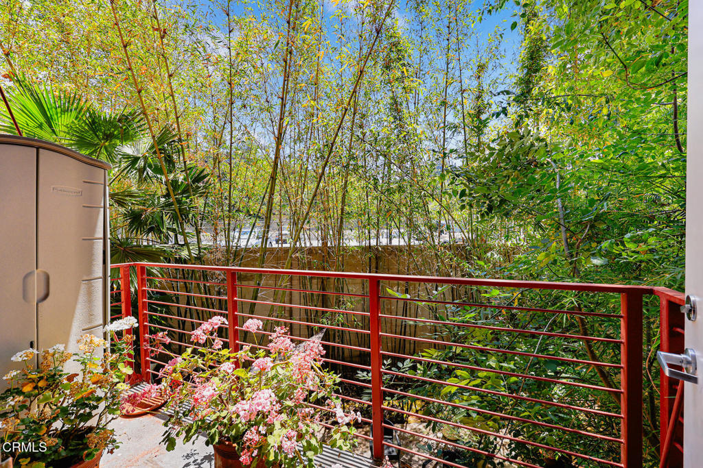 1010 Sycamore Avenue 213