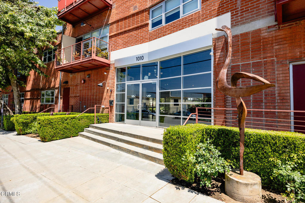 1010 Sycamore Avenue 213